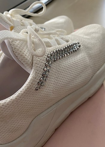 Kadın Beyaz Dolgu Topuklu Bağcıklı Spor Ayakkabı elle - Görsel 2