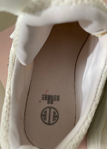 Kadın Beyaz Dolgu Topuklu Bağcıklı Spor Ayakkabı elle - Görsel 4