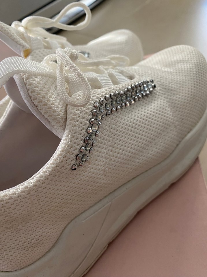 Kadın Beyaz Dolgu Topuklu Bağcıklı Spor Ayakkabı elle - Görsel 2