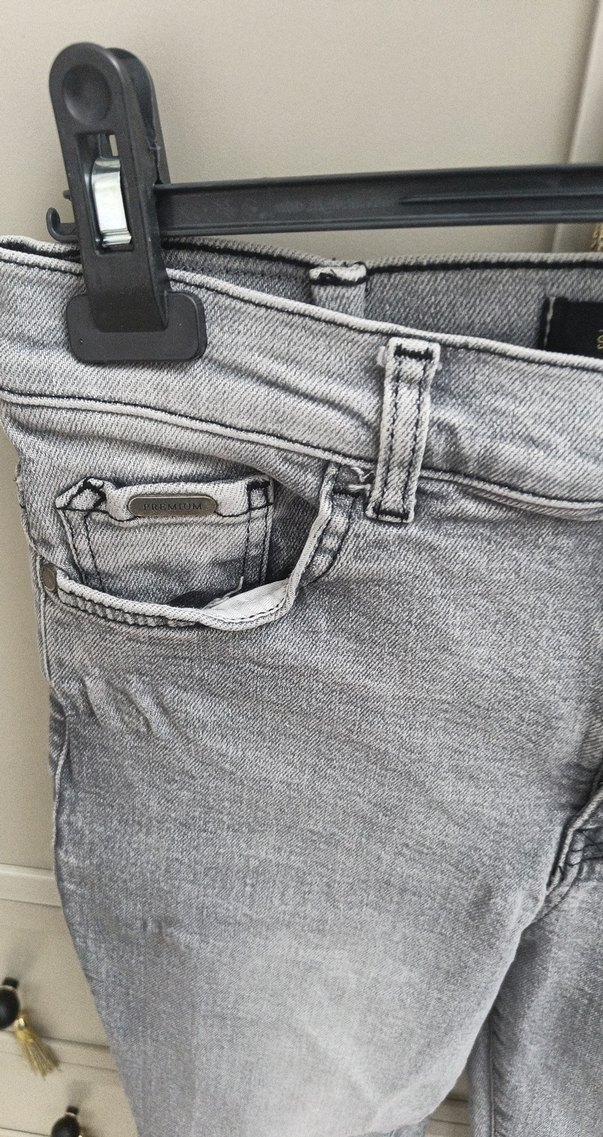 Gri Yıkamalı Dar Kesim Jean — görsel 3/7