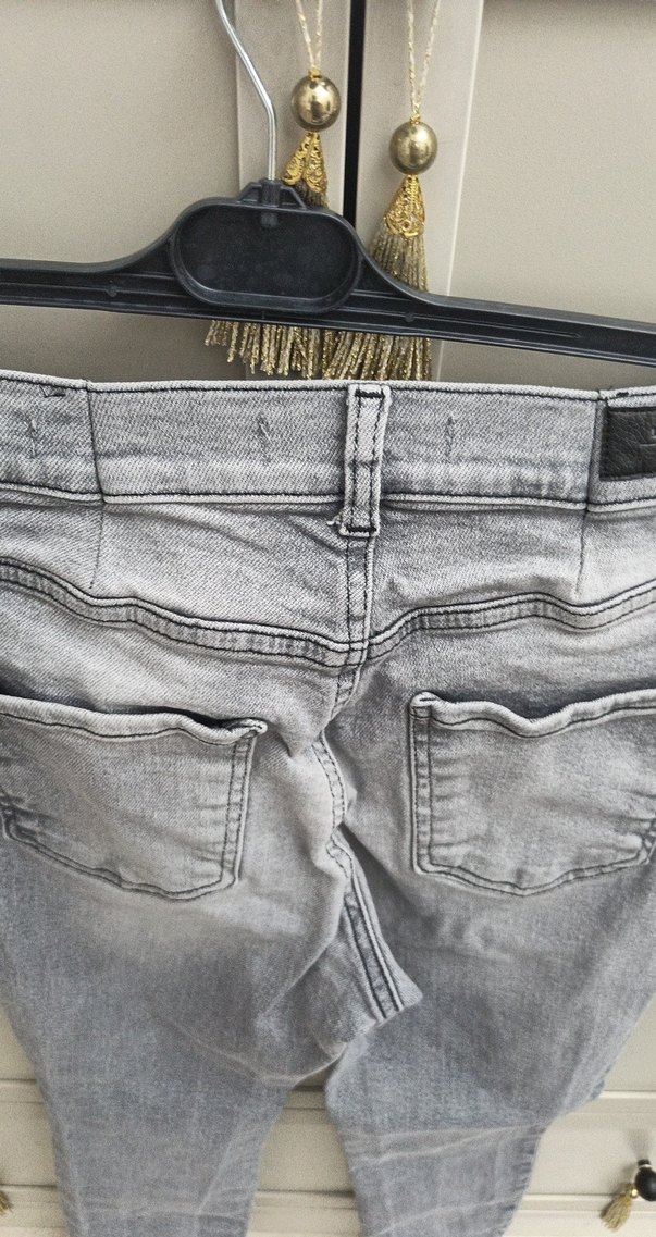 Gri Yıkamalı Dar Kesim Jean — görsel 4/7