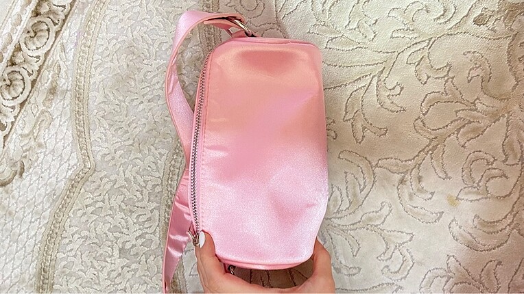 Silindir görünümlü pembe çanta