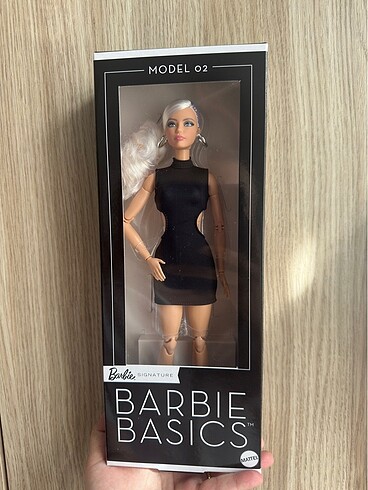 Barbie Basics İkonik Koleksiyon Bebekler