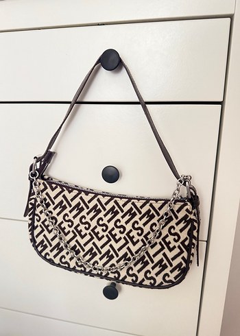 H&M Sik Siyah Beyaz Monogramli Zincirli Omuz