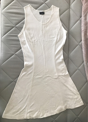 Beyaz yazlık elbise 