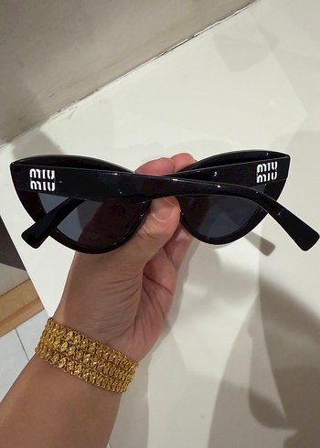 Parlak Siyah Miu Miu Kadın Güneş Gözlüğü - Görsel 5
