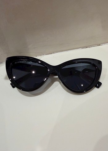 Parlak Siyah Miu Miu Kadın Güneş Gözlüğü - Görsel 4