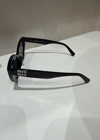 Parlak Siyah Miu Miu Kadın Güneş Gözlüğü - Görsel 3