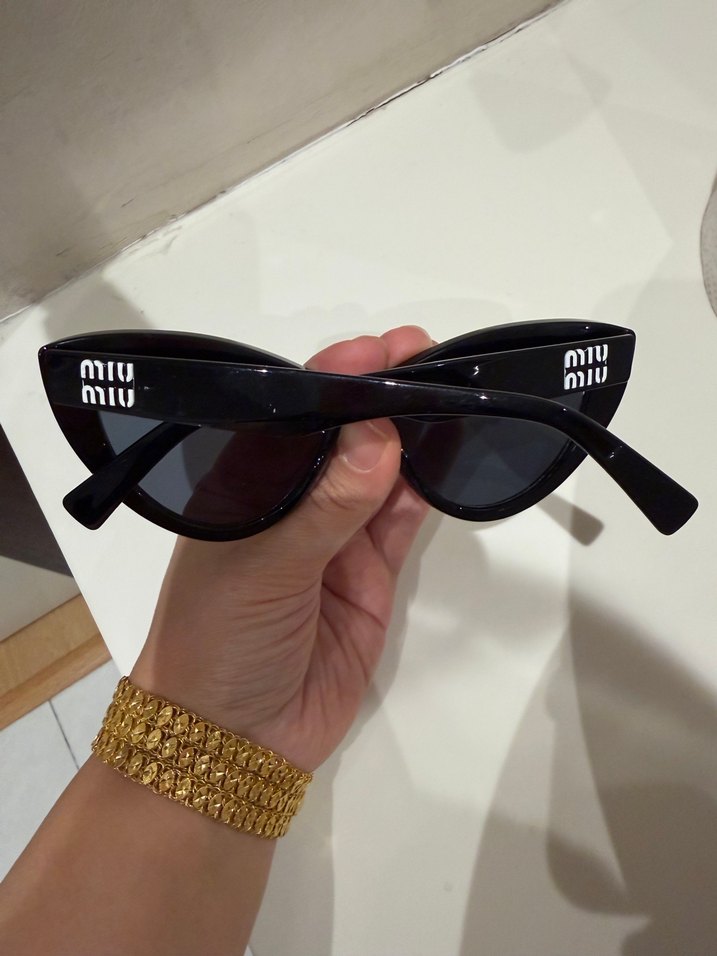 Parlak Siyah Miu Miu Kadın Güneş Gözlüğü - Görsel 5