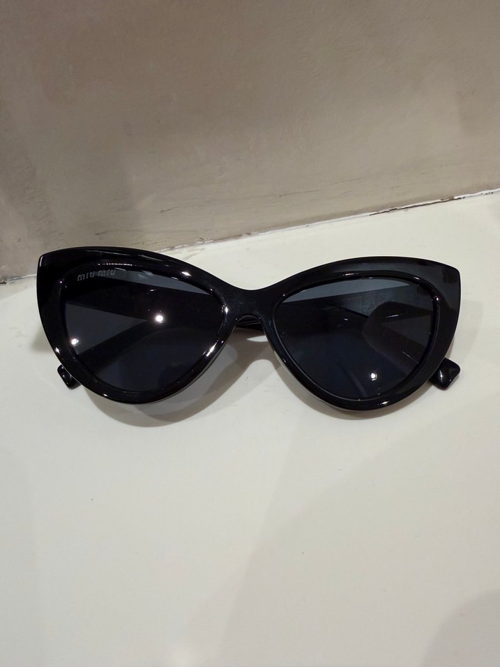 Parlak Siyah Miu Miu Kadın Güneş Gözlüğü - Görsel 4