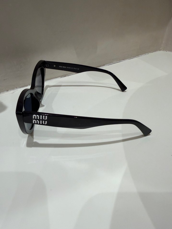Parlak Siyah Miu Miu Kadın Güneş Gözlüğü - Görsel 3