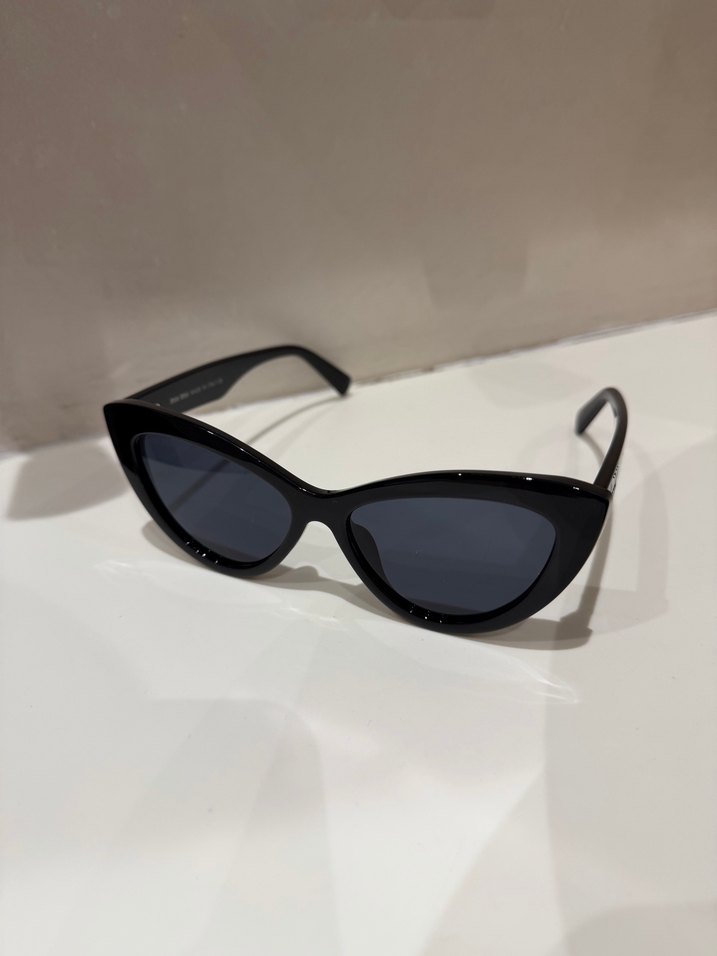 Parlak Siyah Miu Miu Kadın Güneş Gözlüğü - Görsel 2