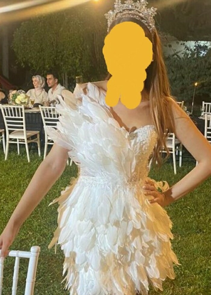 Tüylü after parti elbisesi, after parti mini gelinlik dış çekim - Görsel 3