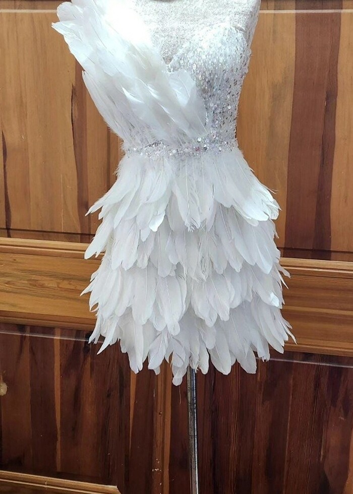 Tüylü after parti elbisesi, after parti mini gelinlik dış çekim - Görsel 4