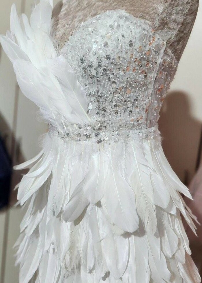 Tüylü after parti elbisesi, after parti mini gelinlik dış çekim - Görsel 5