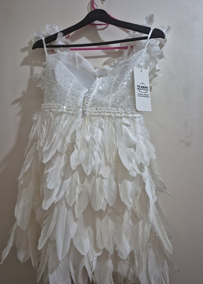 Tüylü after parti elbisesi, after parti mini gelinlik dış çekim - Görsel 2