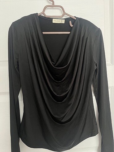 Zara Siyah vatkalı bluz