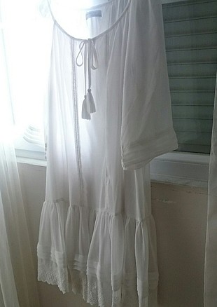 42 Beden Beyaz tül kol detaylı mudo elbise