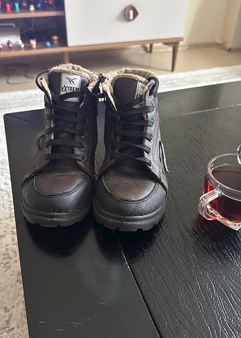 Siyah Deri Gorunumlu Cocuk Botu