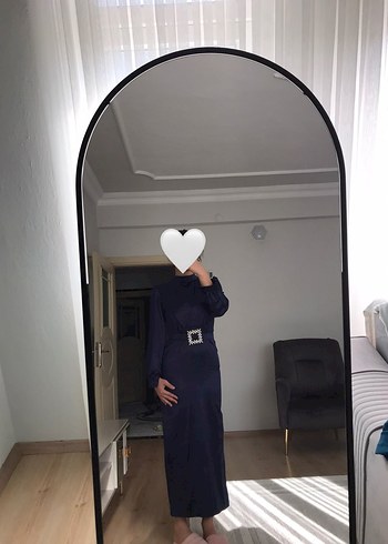 Diğer Sikligin Simgesi Lacivert V Yaka Elbise