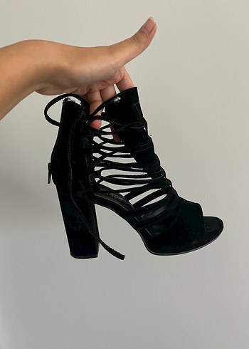 Siyah Süet Bağcıklı Stiletto Topuklu Ayakkabı