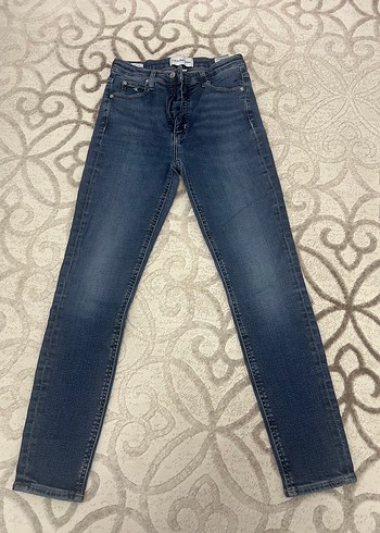 Calvin Klein Koyu Mavi Dar Kesim Denim Jean