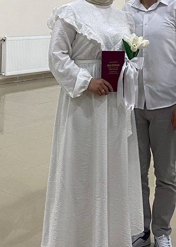 Diğer Siklik Ve Zarafet Beyaz Uzun Tesettur Elbise