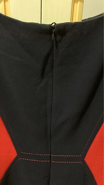 Yırtmaç detaylı elbise - Görsel 3