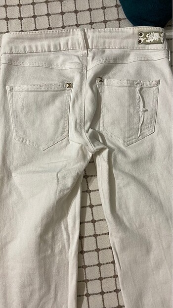 Likralı beyaz kot pantolon - Görsel 4