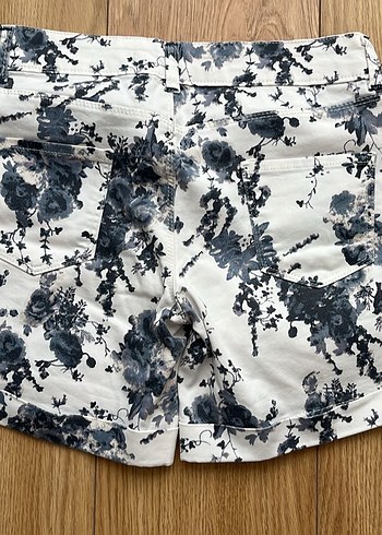 Alice & Olivia Çiçek Desenli Beyaz Mini Şort