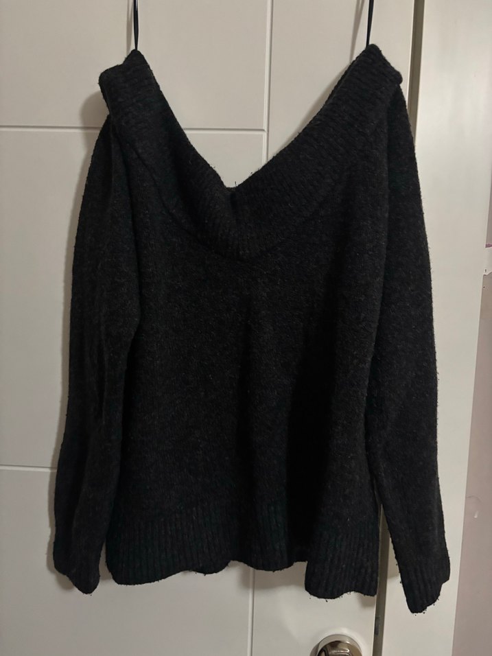 Siyah Düşük Omuz Örgü Kadın Kazak - Görsel 4