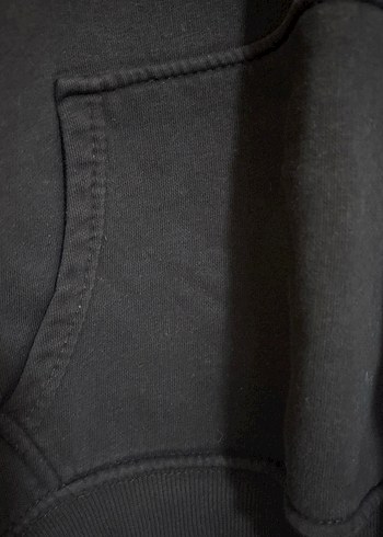 Siyah kapüşonlu arkası ve önü yazıllı sweat - Görsel 3