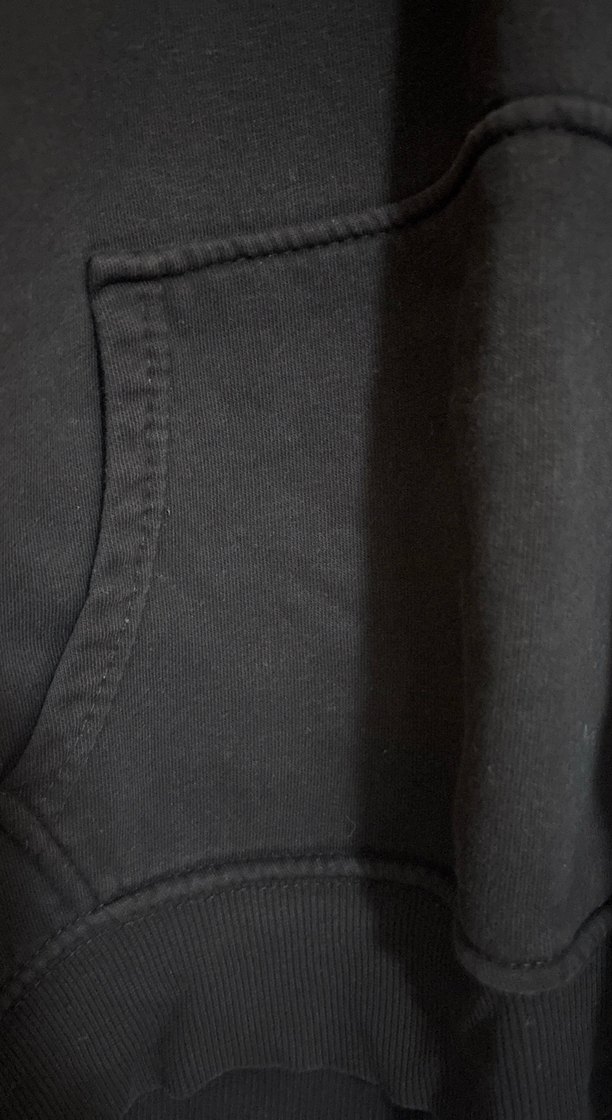 Siyah kapüşonlu arkası ve önü yazıllı sweat - Görsel 3