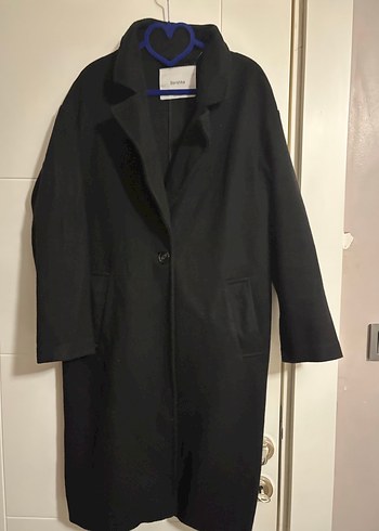 Bershka Siyah Tek Düğmeli Uzun Kaban - Görsel 2