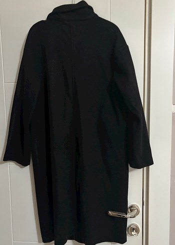 Bershka Siyah Tek Düğmeli Uzun Kaban - Görsel 7