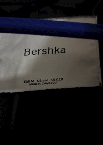 Bershka Siyah Tek Düğmeli Uzun Kaban - Görsel 3