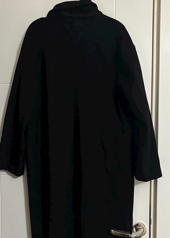 Bershka Siyah Tek Düğmeli Uzun Kaban - Görsel 6