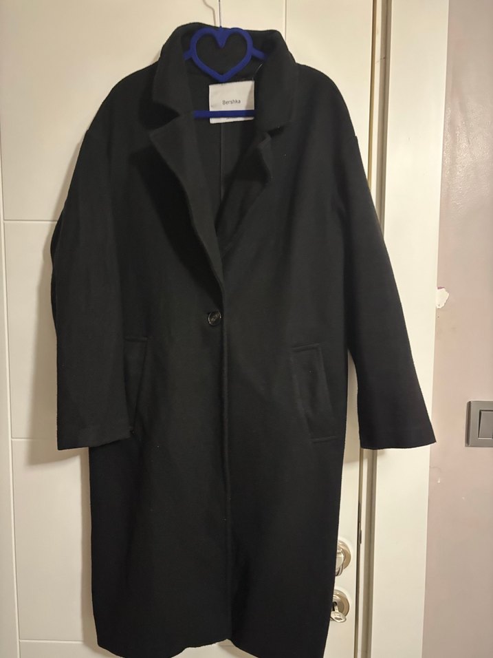 Bershka Siyah Tek Düğmeli Uzun Kaban - Görsel 2