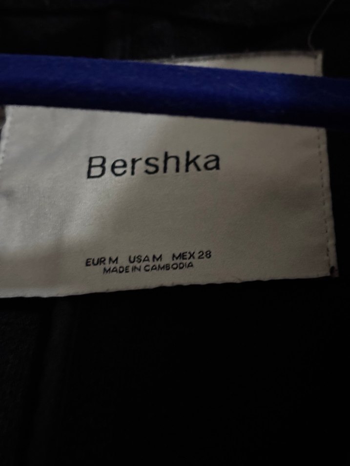 Bershka Siyah Tek Düğmeli Uzun Kaban - Görsel 3