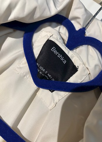 Bershka Beyaz Şişme Mont - Görsel 4