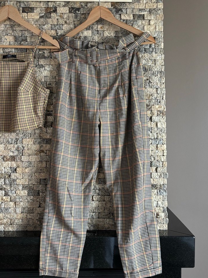 Ekoseli Gri Kemerli Kadın Kumaş Pantolon ve Crop - Görsel 4