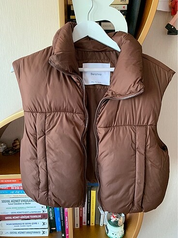 m Beden kahverengi Renk BERSHKA ŞİŞME CROP YELEK