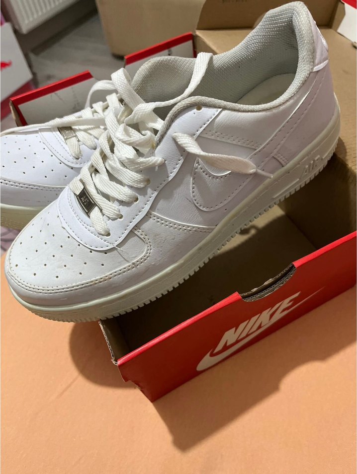 Nike Beyaz Sneaker — görsel 3/4