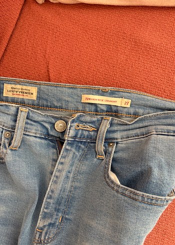Levis 724 High Rise Straight Jean