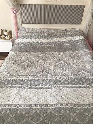 Tek kişilik yatak örtüsü