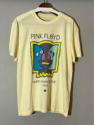 Pull&Bear pink floyd baskılı tshirt orjinal ürün