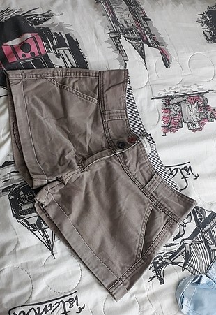 Markalı mini şort 