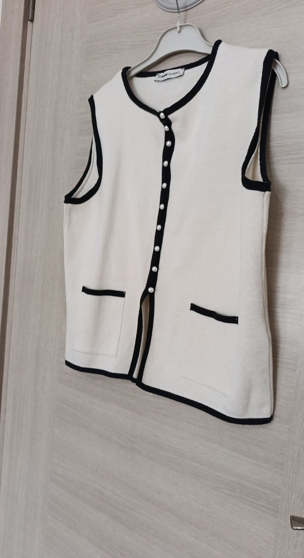 Düğmeli Beyaz Kadın askılı - Görsel 4