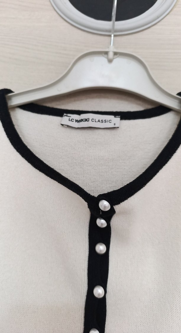 Düğmeli Beyaz Kadın askılı - Görsel 3