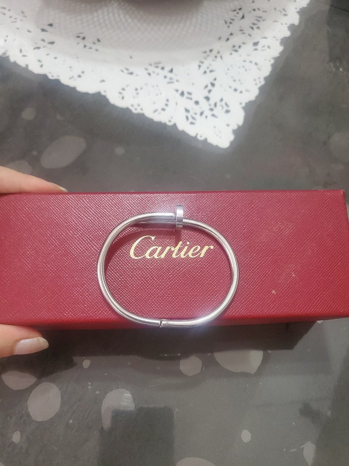 Gri Minimalist Düğmeli Bileklik - Görsel 2